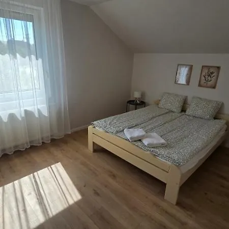 Szederinda Haziko *