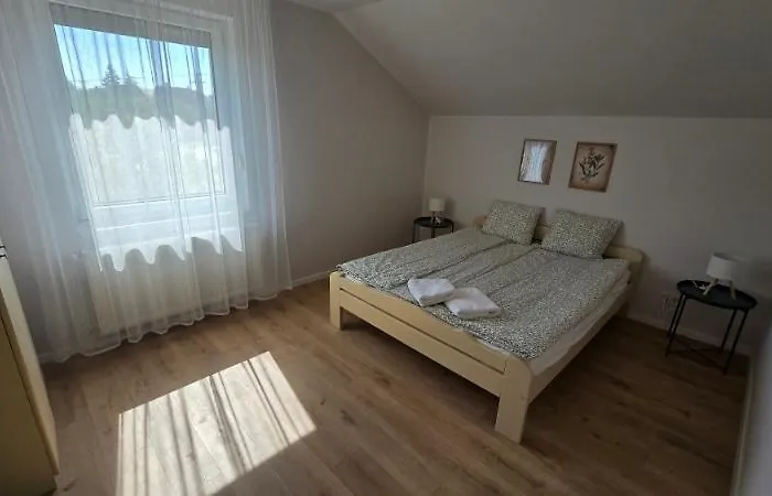 Szederinda Haziko *